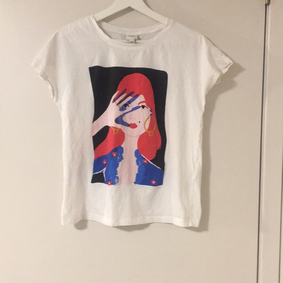 M size tee with lovely woman design - Picture 2 of 4